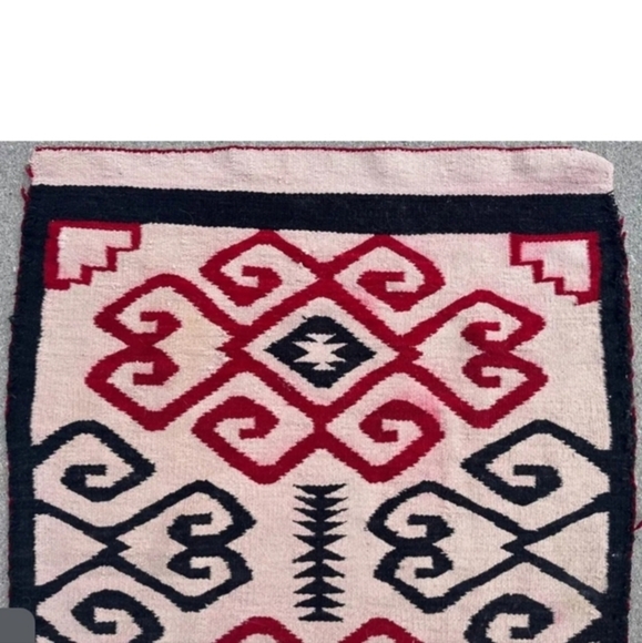 Southwest native American hand woven red and‎ black Navajo rug c.1930's - Picture 4 of 8
